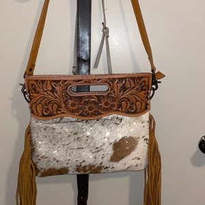 Brand is American Darling gorgeous purse with lots of room!